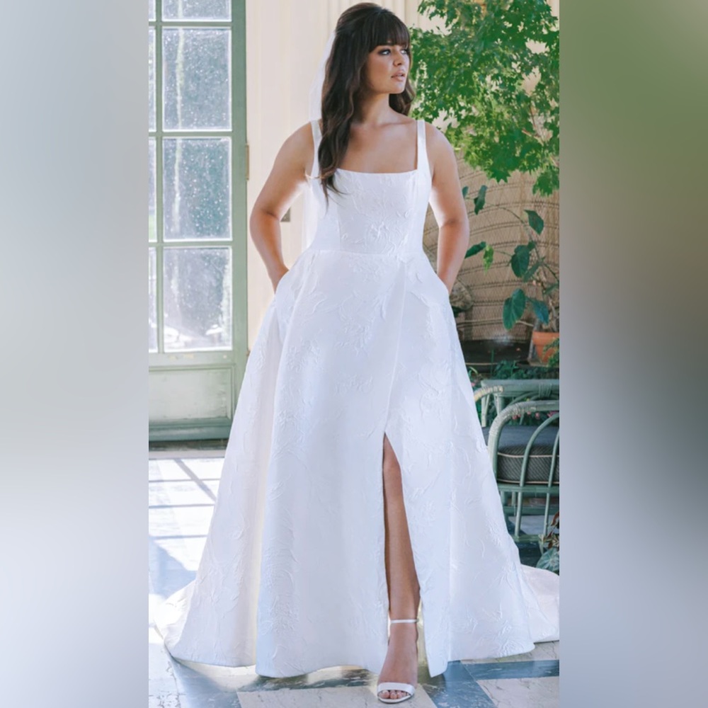Anne Barge Coraline Non- Embossed Jacquard Gown